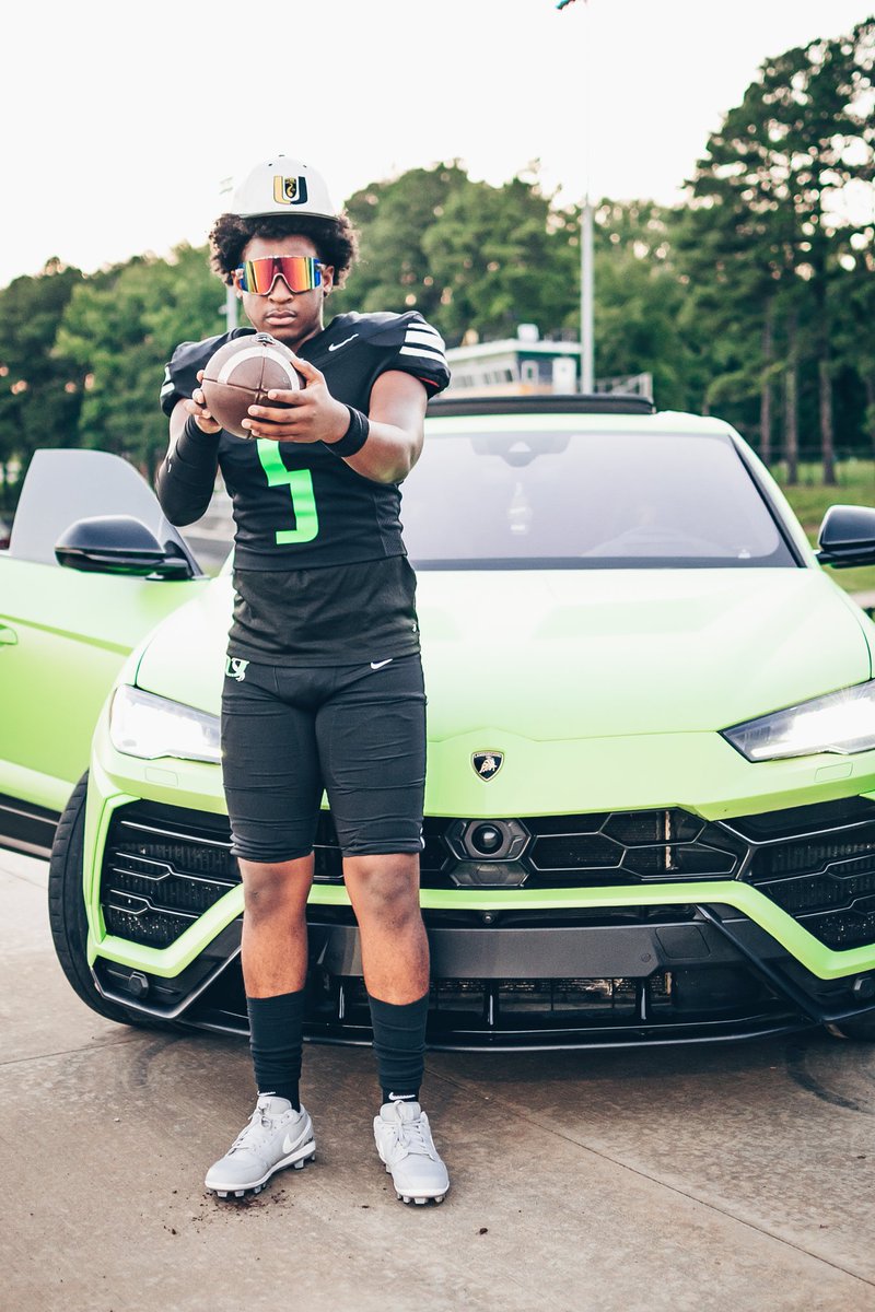 It's Senior SZN son!! I am so excited for you and everything that's about to transpire in your life! Remember....to keep GOD 1st, remain coachable, humble, & enjoy your last Friday night lights moments! As always, Mom is rooting for you💚🖤 #MyFavoriteQB #QB1 @Achilliesringo2