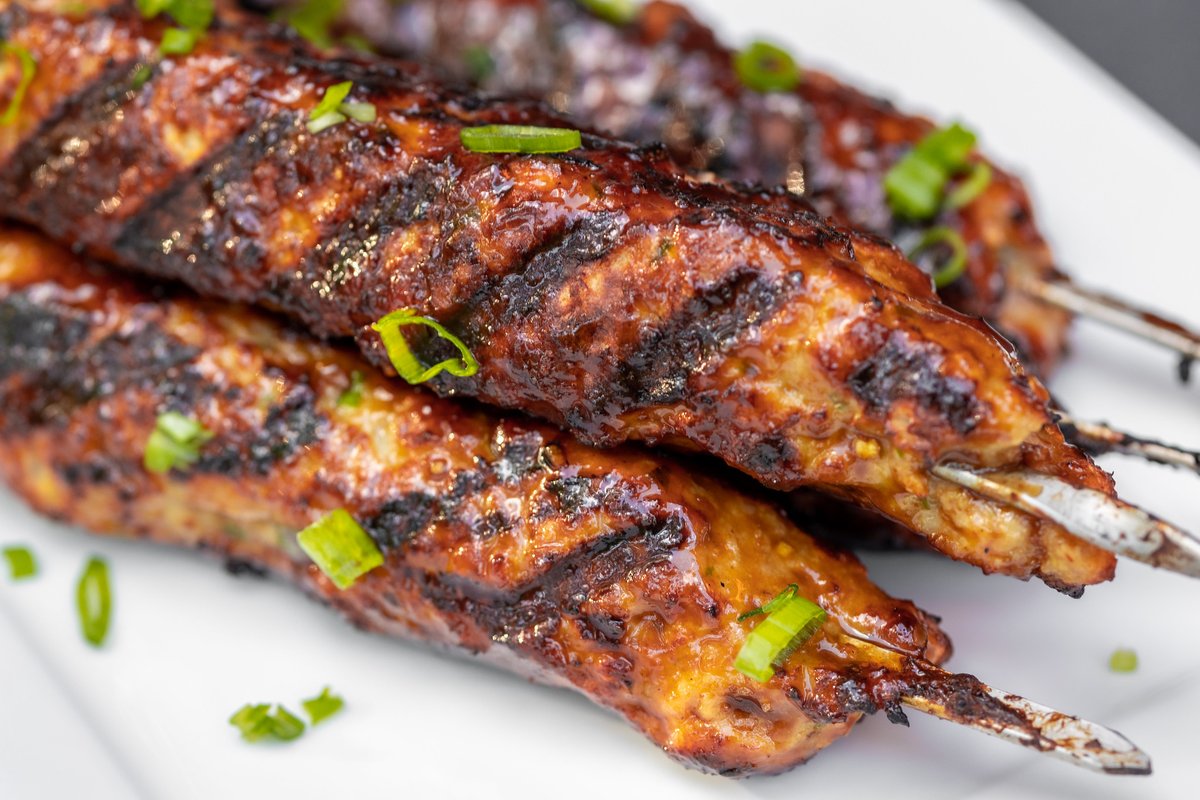 Intensely savory, these miso chicken skewers, finished with a lime-soy glaze, aren't holding anything back: bit.ly/455WwkL