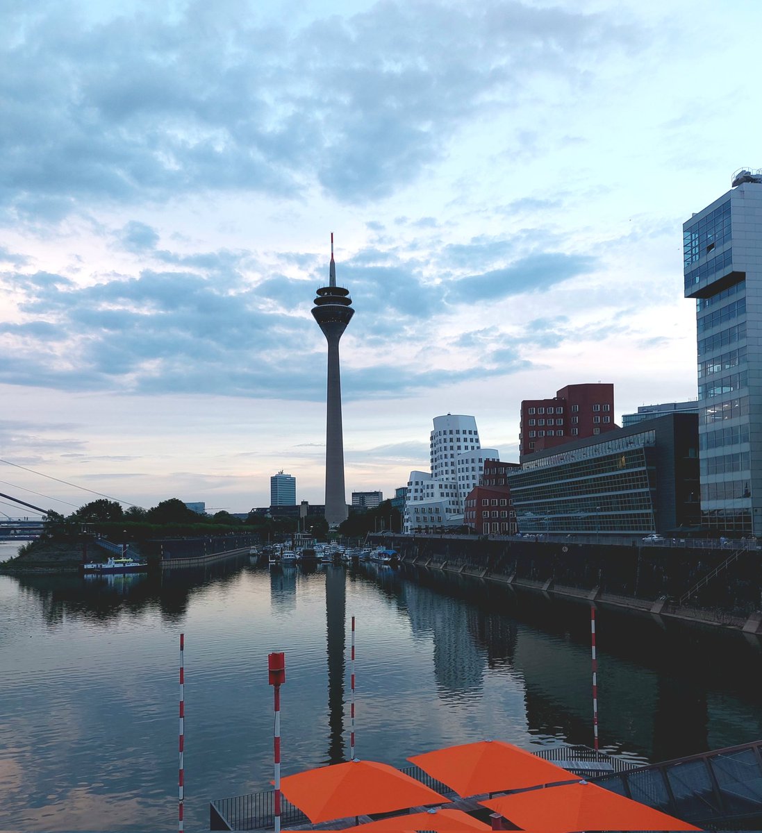 Düsseldorf jetzt. #Düsseldorf #Medienhafen #Fernsehturm
