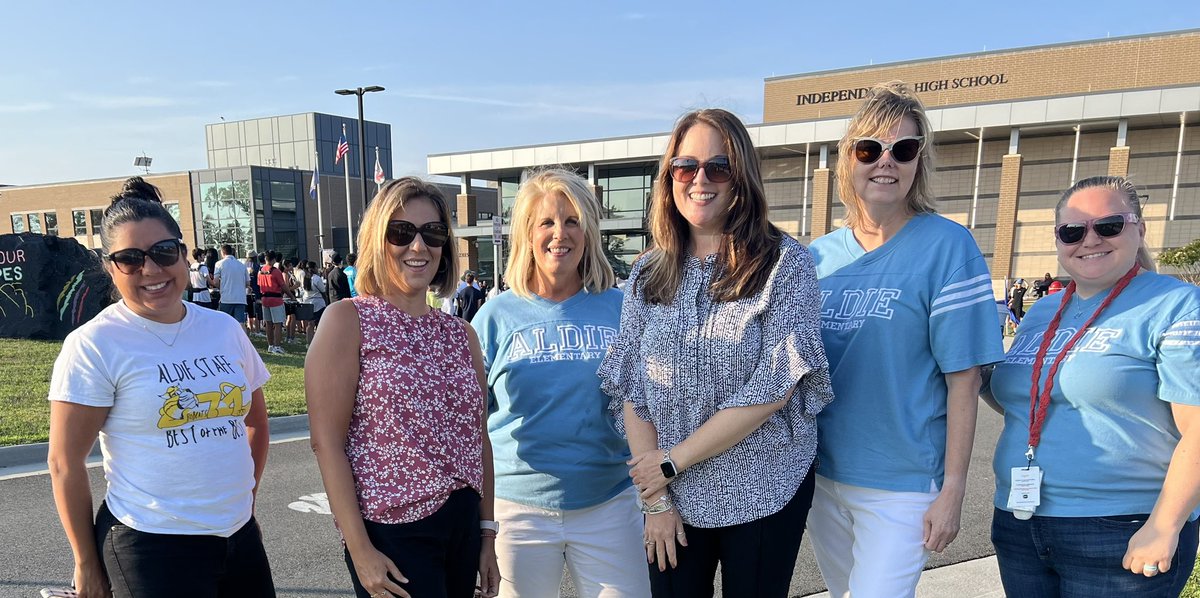 AldieElementary's tweet photo. Welcome New Big Cats @AldieElementary 😎@LCPSOfficial Ready for a 🐾 PAWsome year! https://t.co/scIJSL4xSS