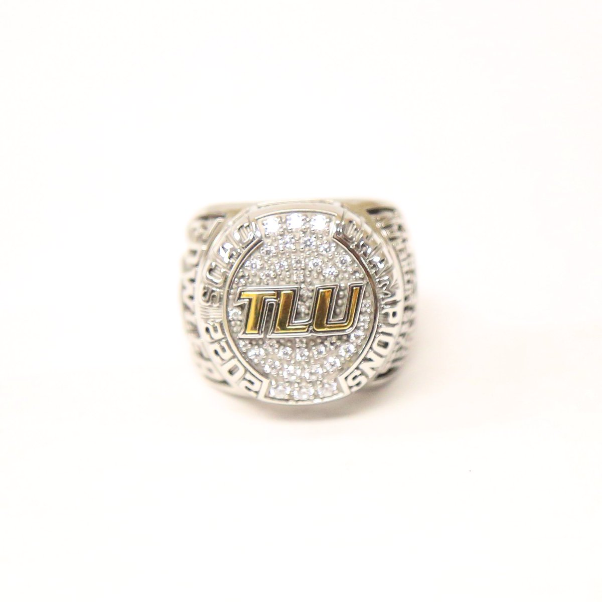 TLU_VB's tweet photo. A special delivery 😍🤩 #RingSzn💍 

#TooLiveU | #PupsUp https://t.co/ymSohv0oTK