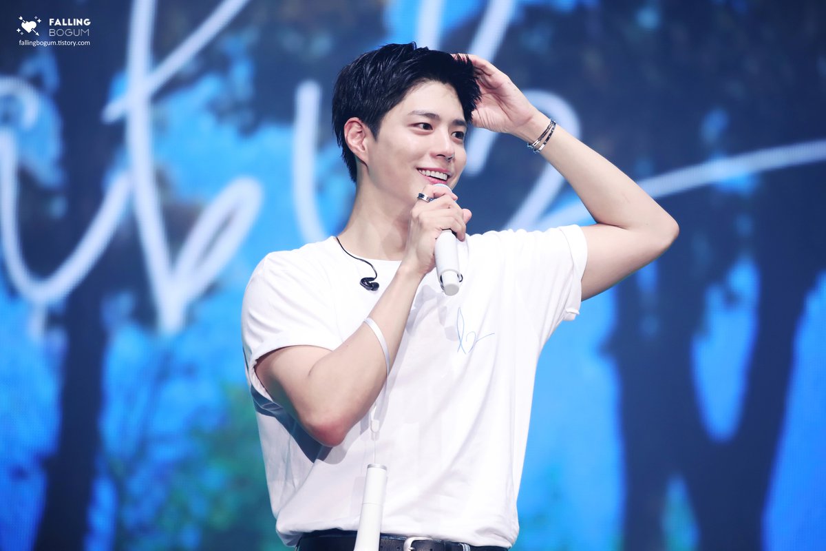 falling_bogum's tweet photo. 230811 박보검 데뷔 12주년 팬미팅 <Cantabile>

@BOGUMMY
지금 이 순간이 다시 넘겨볼 수 있는
한 페이지가 될 수 있게 💙

🔗https://t.co/XJ0rgVFhwa
🔗https://t.co/EIa0ZvB8mY
🔗https://t.co/2cZircun6A
🔗https://t.co/qiG3yDgZzt

#박보검 https://t.co/KWAG8eIBNo