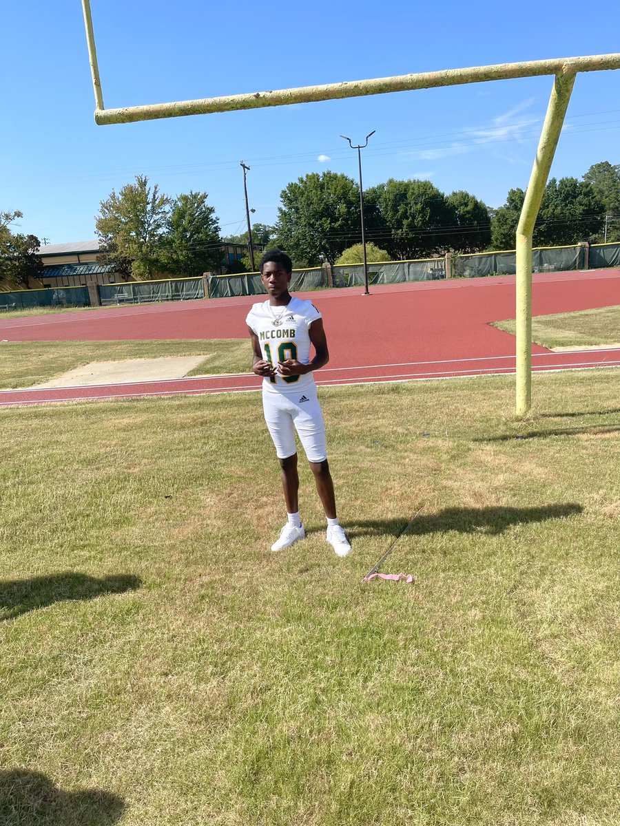 DrunLeoKing's tweet photo. Son ❤️ #McCombTigers #PicDay #QB https://t.co/v37kTaoRam