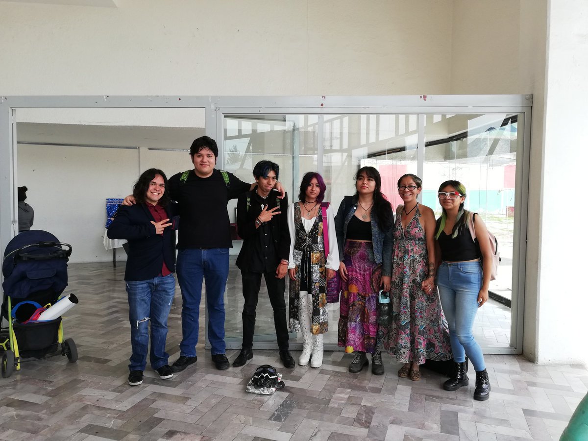 Teresa_FuentesS's tweet photo. Muestra de arte por los estudiantes de Artes Visuales de la EBAN y un egresado de Escuela de Bellas Artes de Chimalhuacán en el centro cultural Iztapalapa
#CapitalMulticultural
#Iztapalapa
#Chimalhuacan https://t.co/1sJi3jiefR
