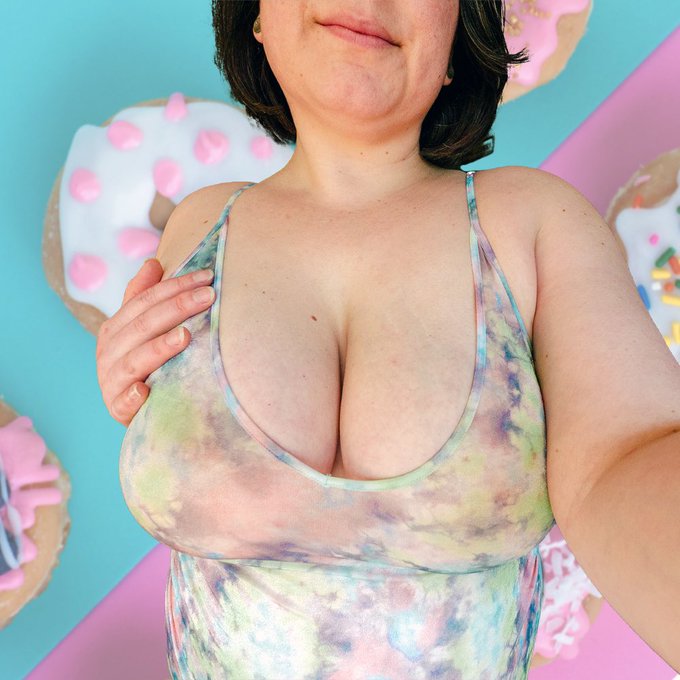 Body by donuts 🍩 https://t.co/nCMJXqhUOb