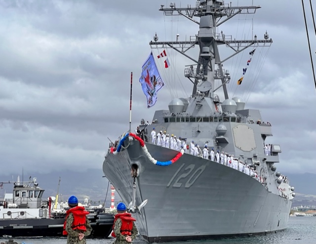 Welcome Home! 🇺🇸 ⚓ 📍 PEARL HARBOR (Aug. 07, 2023) - USS Carl M. Levin (DDG 120) arrives pierside at Joint Base Pearl Harbor-Hickam. 📸: LT Autumn Estrada