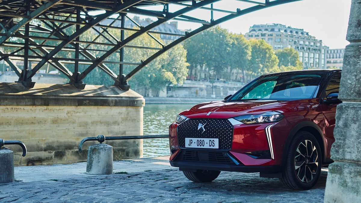 El encanto de conducir con elegancia se renueva con el NUEVO DS 3. 

#DSautomobiles #NUEVODS3