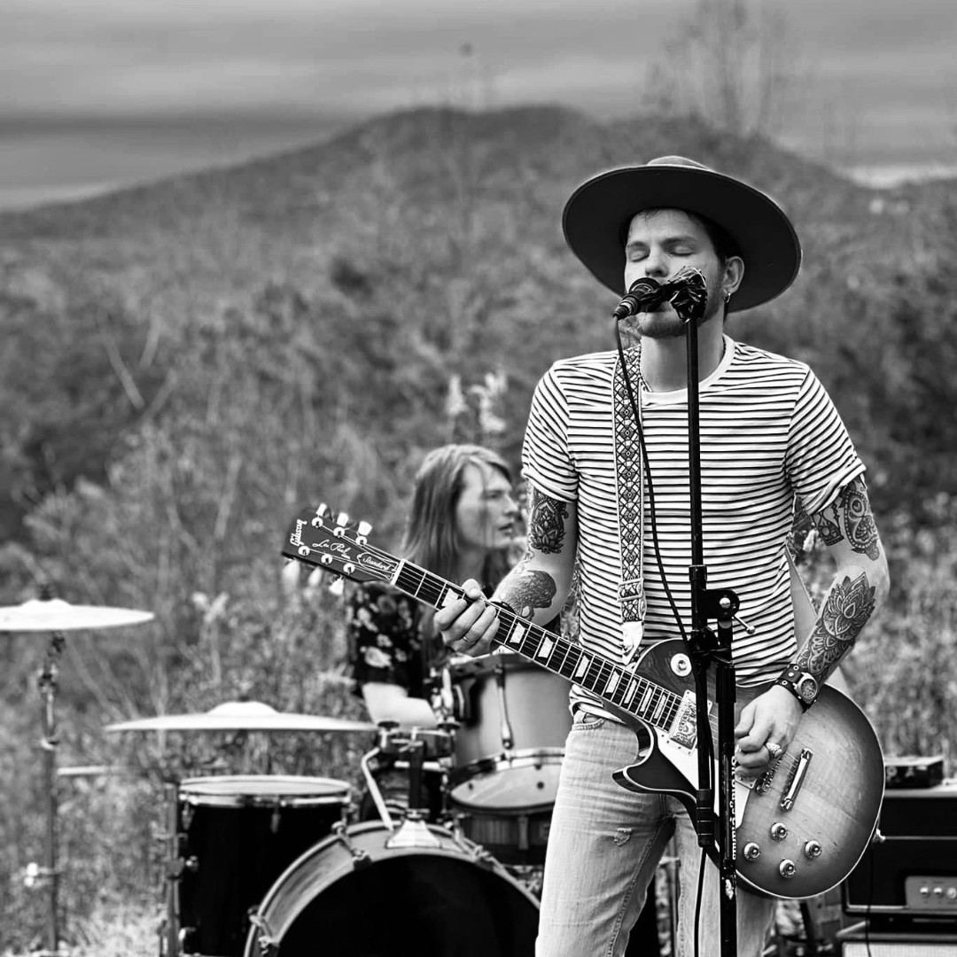 AmiciLakeOconee's tweet photo. Join us T O N I G H T for Harley Dills LIVE! πΆ
The show starts @ 7PM β‘οΈ WILL WE SEE YOU THERE?! π€©
#Amici #LakeOconeeLiving #foodie #fun #yum #AmiciciLive #livemusic #local #FridayNight #Fridayfun #AmiciLIVE #musician #AmiciLakeOconee #HarleyDills https://t.co/jHlkJLC0ms