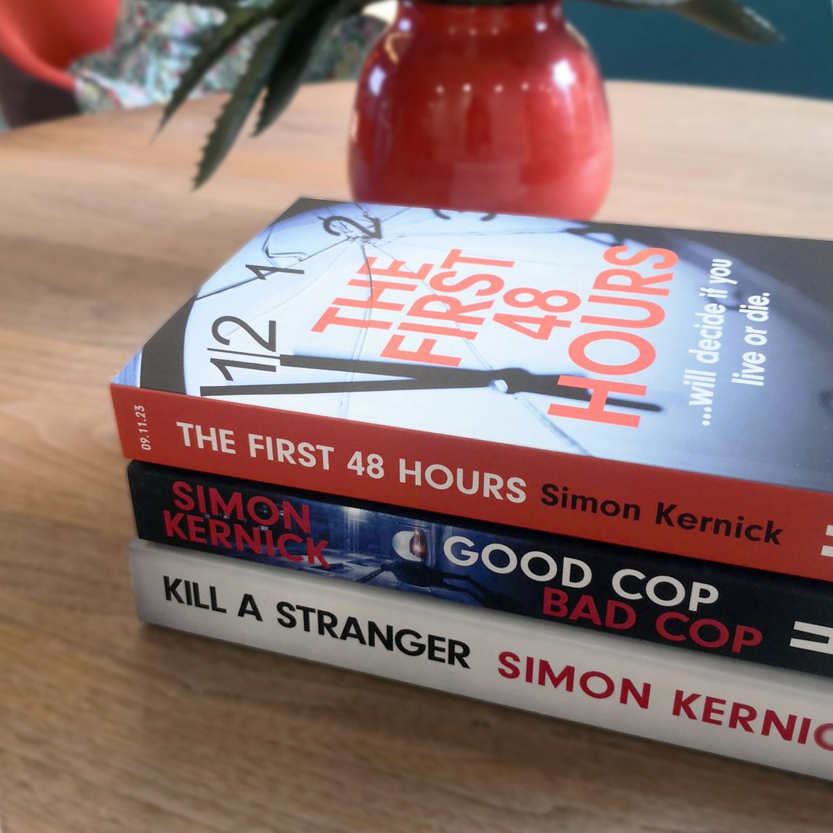 Finally in our #48HoursofKernick - a #giveaway!

If you'd like to win this stack of books, including an exclusive proof of THE FIRST 48 HOURS, follow <a href="/headlinepg/">Headline Books</a> and <a href="/simonkernick/">Simon Kernick</a>, like and reply to this tweet with a 🕒!