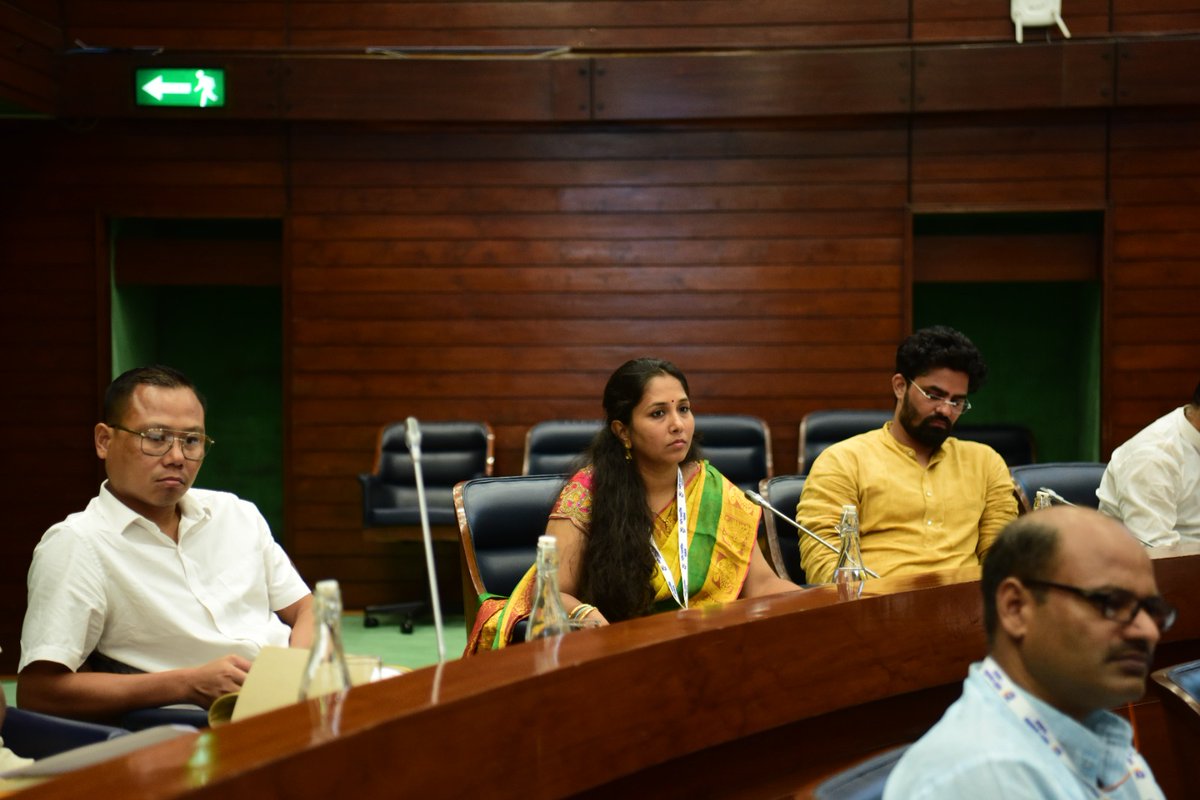 Keerthana_JSP's tweet photo. జనసేన పార్టీ అధ్యక్షులు శ్రీ @pawankalyan గారి ఆదేశాల మేరకు న్యూఢిల్లీలో జరిగిన NDA పార్టీల అధికార ప్రతినిధుల  వర్క్ షాప్ కి హాజరు కావడం జరిగింది.ఈ వర్క్ షాప్ కు విచ్చేసిన వారిలో దక్షిణ భారతదేశంనుంచి వచ్చిన ఏకైక మహిళను నేను
ఇంత అరుదైన అవకాశా���్నిచ్చిన కళ్యాణ్ గారికి నా కృతజ్ఞతలు🙏 https://t.co/J9G4jSTX1a