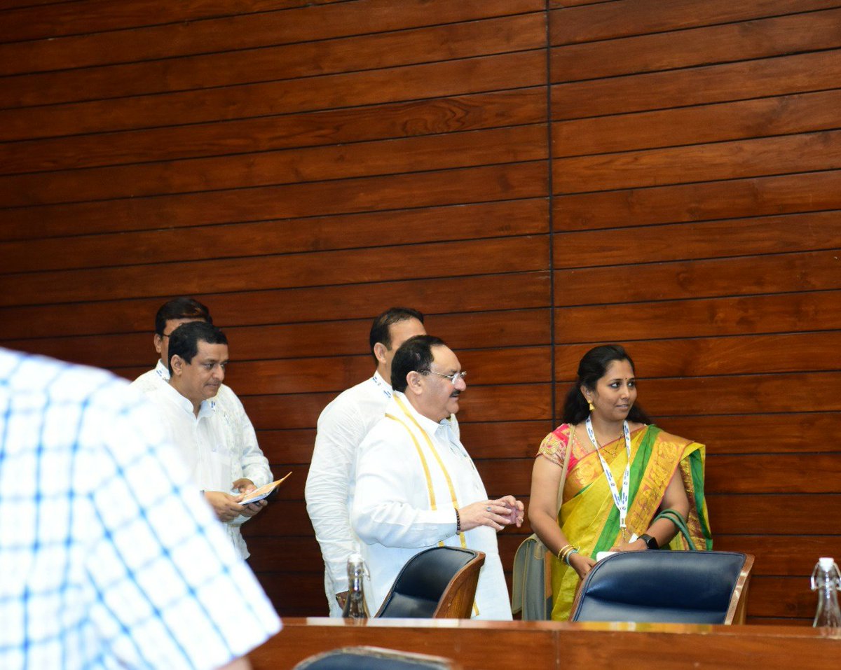 Keerthana_JSP's tweet photo. జనసేన పార్టీ అధ్యక్షులు శ్రీ @pawankalyan గారి ఆదేశాల మేరకు న్యూఢిల్లీలో జరిగిన NDA పార్టీల అధికార ప్రతినిధుల  వర్క్ షాప్ కి హాజరు కావడం జరిగింది.ఈ వర్క్ షాప్ కు విచ్చేసిన వారిలో దక్షిణ భారతదేశంనుంచి వచ్చిన ఏకైక మహిళను నేను
ఇంత అరుదైన అవకాశా���్నిచ్చిన కళ్యాణ్ గారికి నా కృతజ్ఞతలు🙏 https://t.co/J9G4jSTX1a