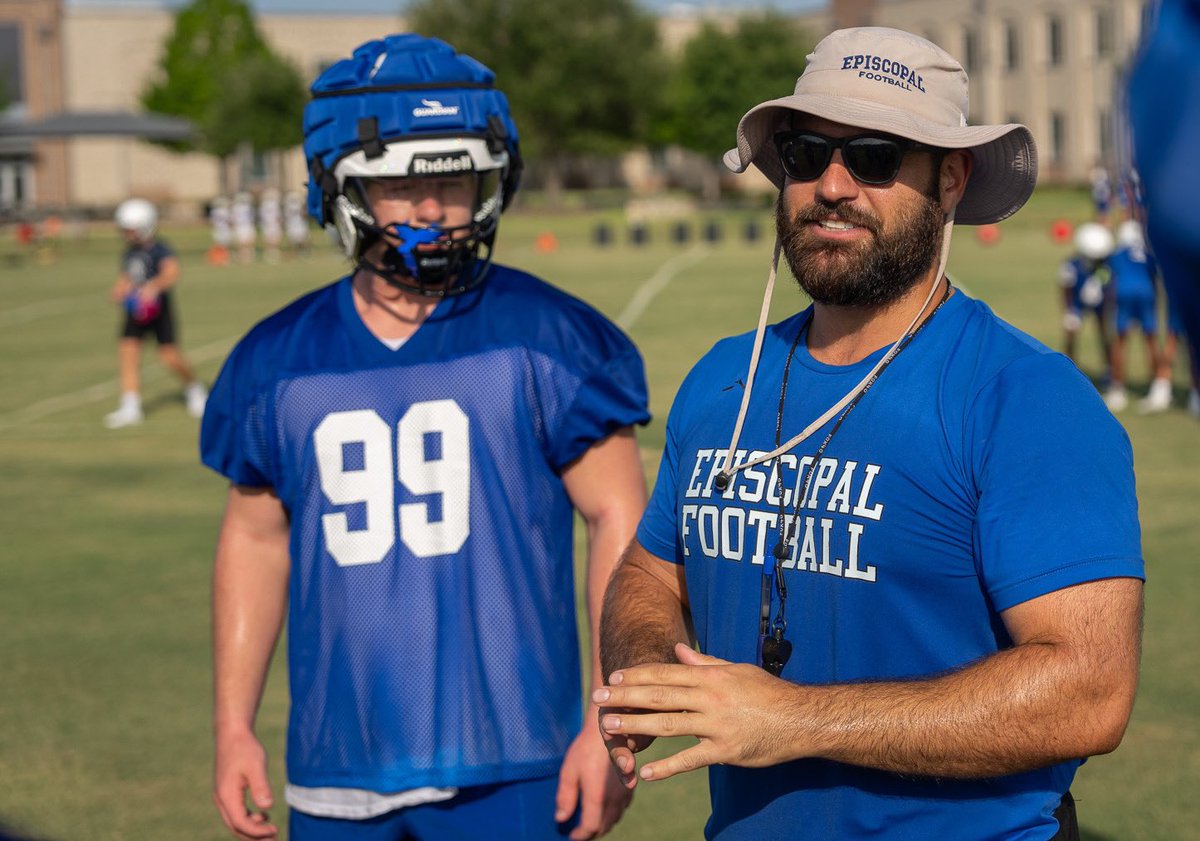 Coach_Bove's tweet photo. @TylerCesarski90 

#KnightsStandOut #BroadAxe https://t.co/XrKYq2kaUv