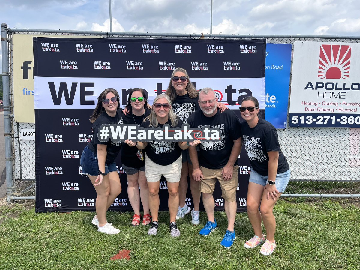 TeamPare4's tweet photo. The Woodland 4th Grade team is excited for the school year!  #PackPride #OurKids
#WEAreLakota @wolvestweet @LakotaDistrict @MRSHonican @mrsarnoldspack @sharpteaches @CassieIzumi https://t.co/aQ7nOd45HL