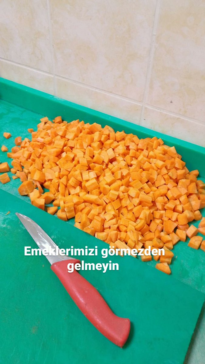 FadimeTasl50009's tweet photo. TaşeronAdalet Bekliyor
Lütfen bizde sevinelim artık çocuklarımız için Allah rızası için taşeronu duyun taşeron mutsuz sevindirin artık https://t.co/bJIBmSs819