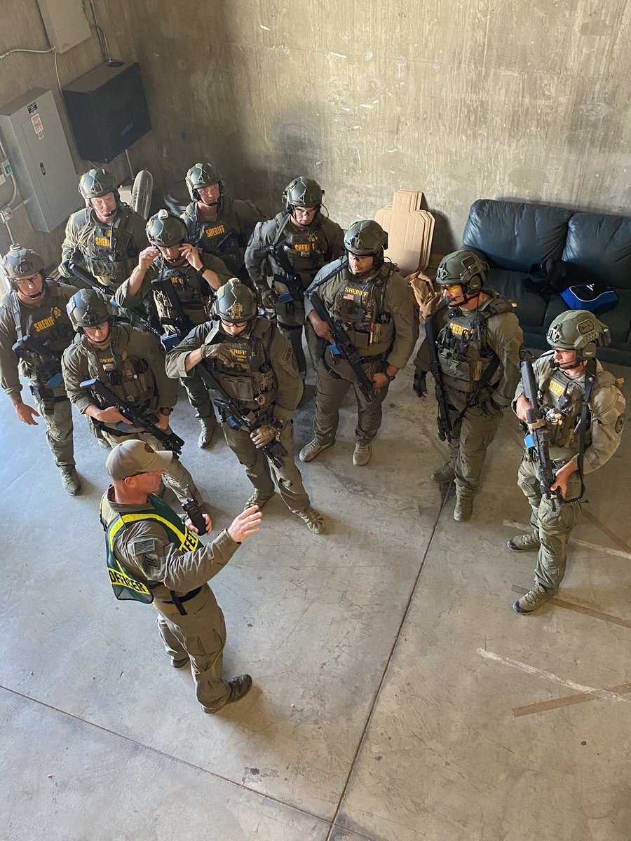 As a testament to their commitment to serve their community, SED operators capitalize on opportunities to refine their skills. 

#SBCSD #SED  recently networked with eighteen SoCal agencies and participated in hostage rescue training. 

#JOINTHELEGACY