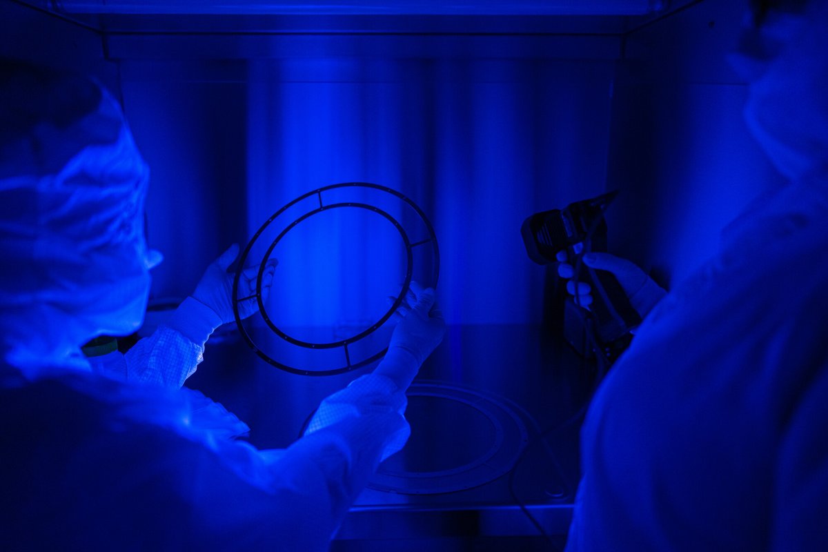 UofNH's tweet image. Creating instruments for a @NASA mission that will explore our solar “neighborhood” is careful work. This #ResearchSnapshot captures @UNHEOS researchers working in a clean room under ultraviolet light to build a component for the IMAP mission. unh.me/3qrfX8O
#UNHSciFri