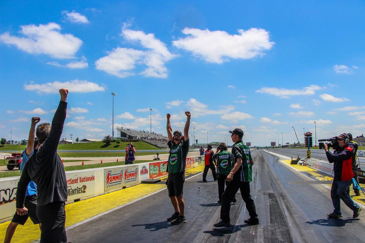 derickramer52's tweet photo. Starting this weekend off with memories of our #HeartlandNats win in 2018. We ran this race on Monday that year and this was one of two Wallys we’ve won on a #MondayNats due to weather 💪
#GetBioFuel #NHRA #ProStock #SRDrivenMedia #KBTitanRacing #InnTech https://t.co/RdGH3ZIBI9