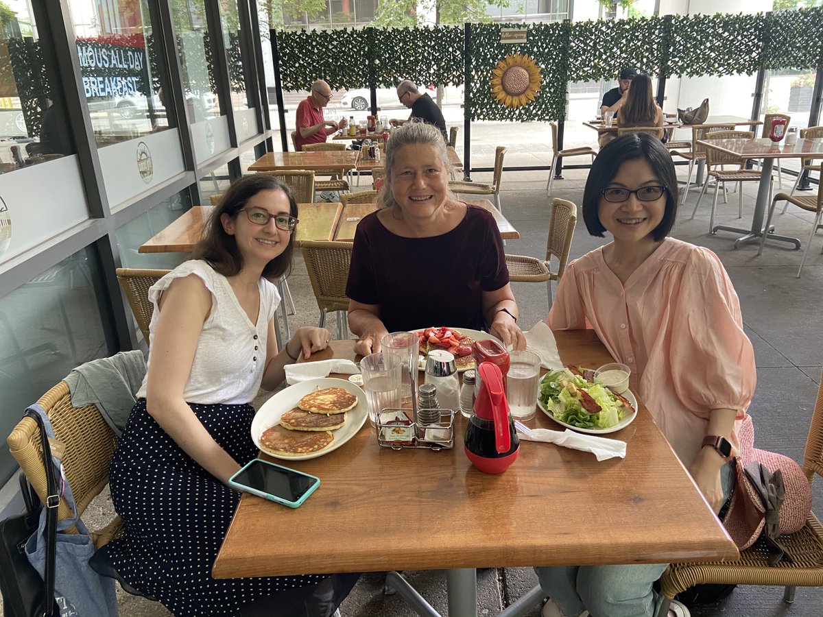 Just wrapped up an incredible experience at the CANSSI-NISS workshop and #JSM2023! Taught a short course, had inspiring discussions with collaborators, connected with enthusiastic students, and caught up with old friends. Now looking forward to #JSM2024 in Portland! 🌟📚