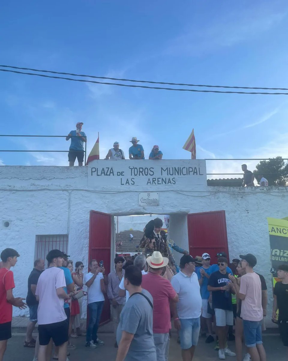 ¡Suma y sigue! 🤘🏻

3 orejas para Aarón Palacio (@aaronpaalacio ) en la tarde de ayer en Maella con los novillos de Alcurrucén.

¡Bravo torero!

#mardenubes #tauromaquia #torosaragon