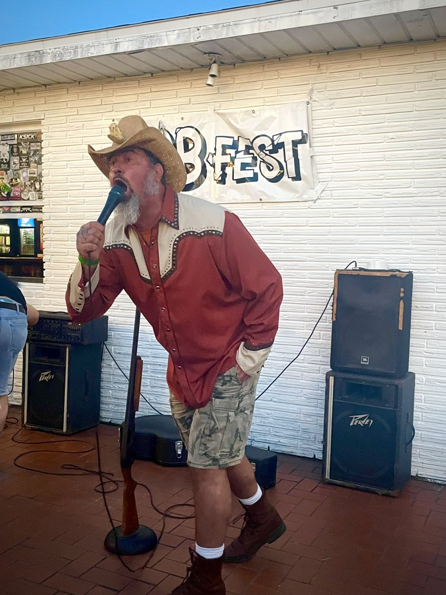 Olcracker's tweet photo. Mornin
#aaaaiiiiieeeee! #CrackaLackin #cowpunk #outlaw #hellbilly #live https://t.co/DYtmtPU9yY