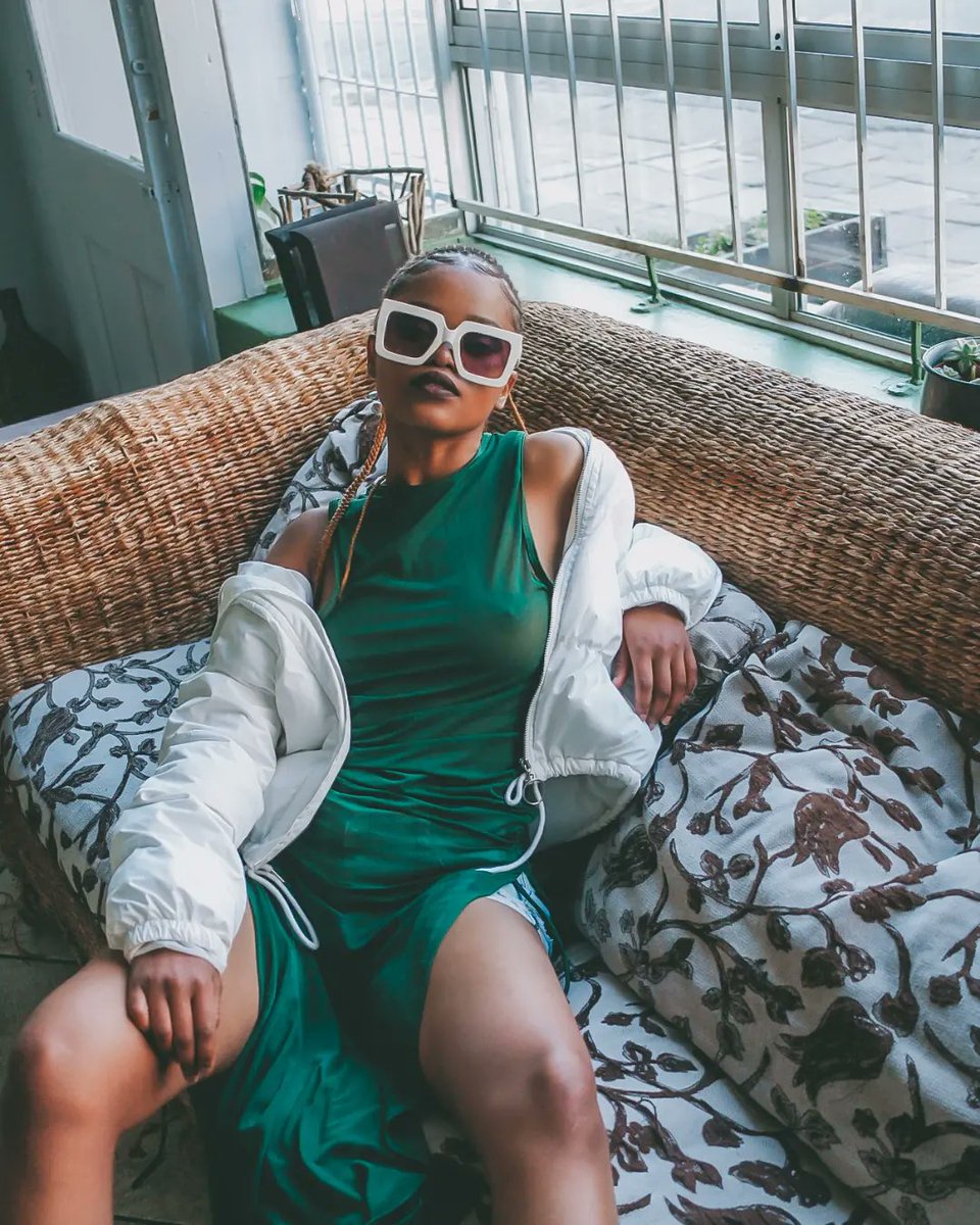 sphiwophiwa's tweet photo. Seeing green💚💸money trees and dreams🍃🌴 palm trees and beach views🏖️😎growth and wealth🌱🍏
Thank you to @DotnetPhotos for these beautiful captures📸😎💪🏾neat🔥
#TheSummerITurnedPretty #modelsa #ArtistOnTwitter https://t.co/03GJQsVCP5