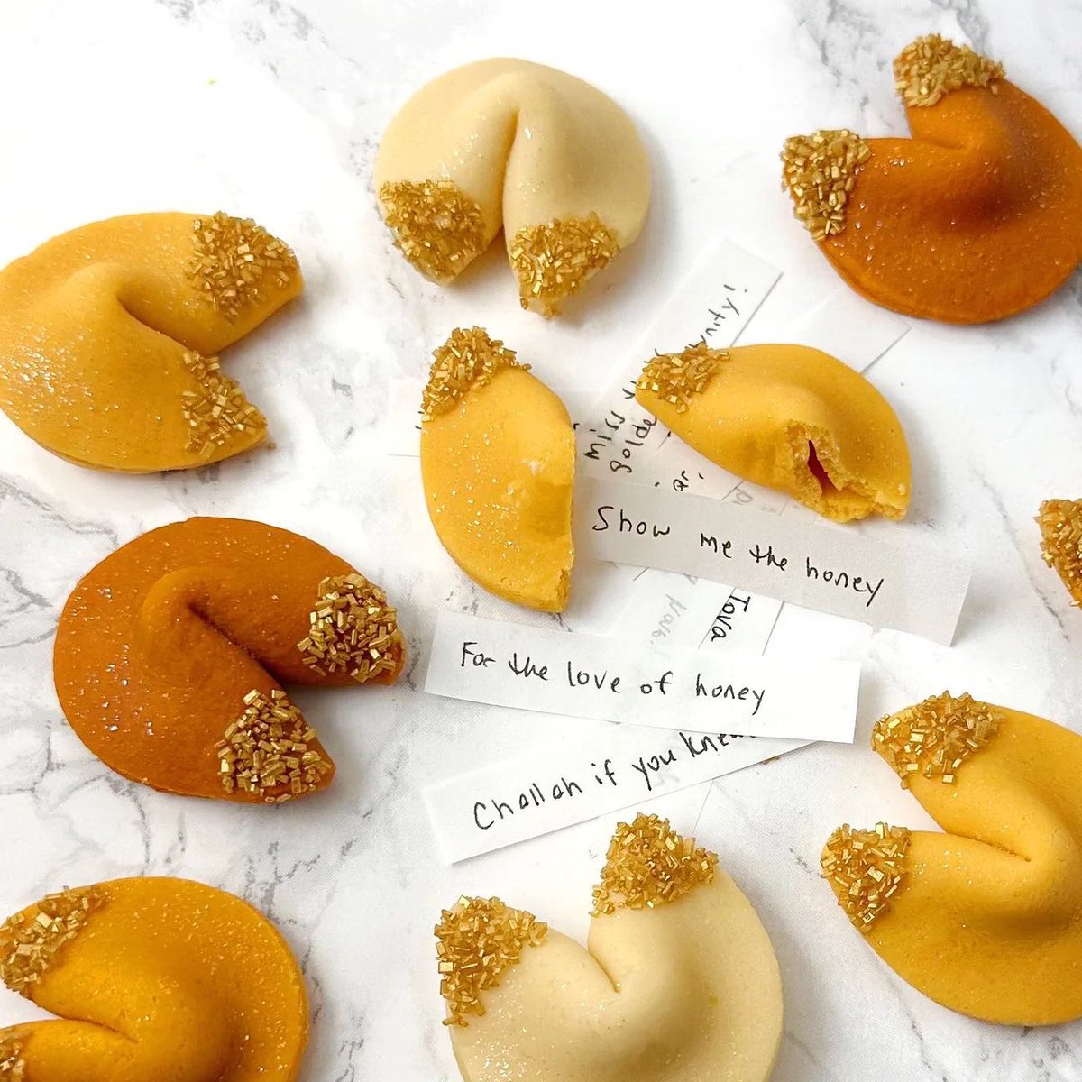 marzipops's tweet photo. It doesn’t get more fun than our NEW ombré golden fortune cookies for Rosh Hashanah. We took them to the next level by dipping them in sparkly gold sugar. “Show me the honey” and “It’s always Honey in Philad... https://t.co/pYpQHdSqqs