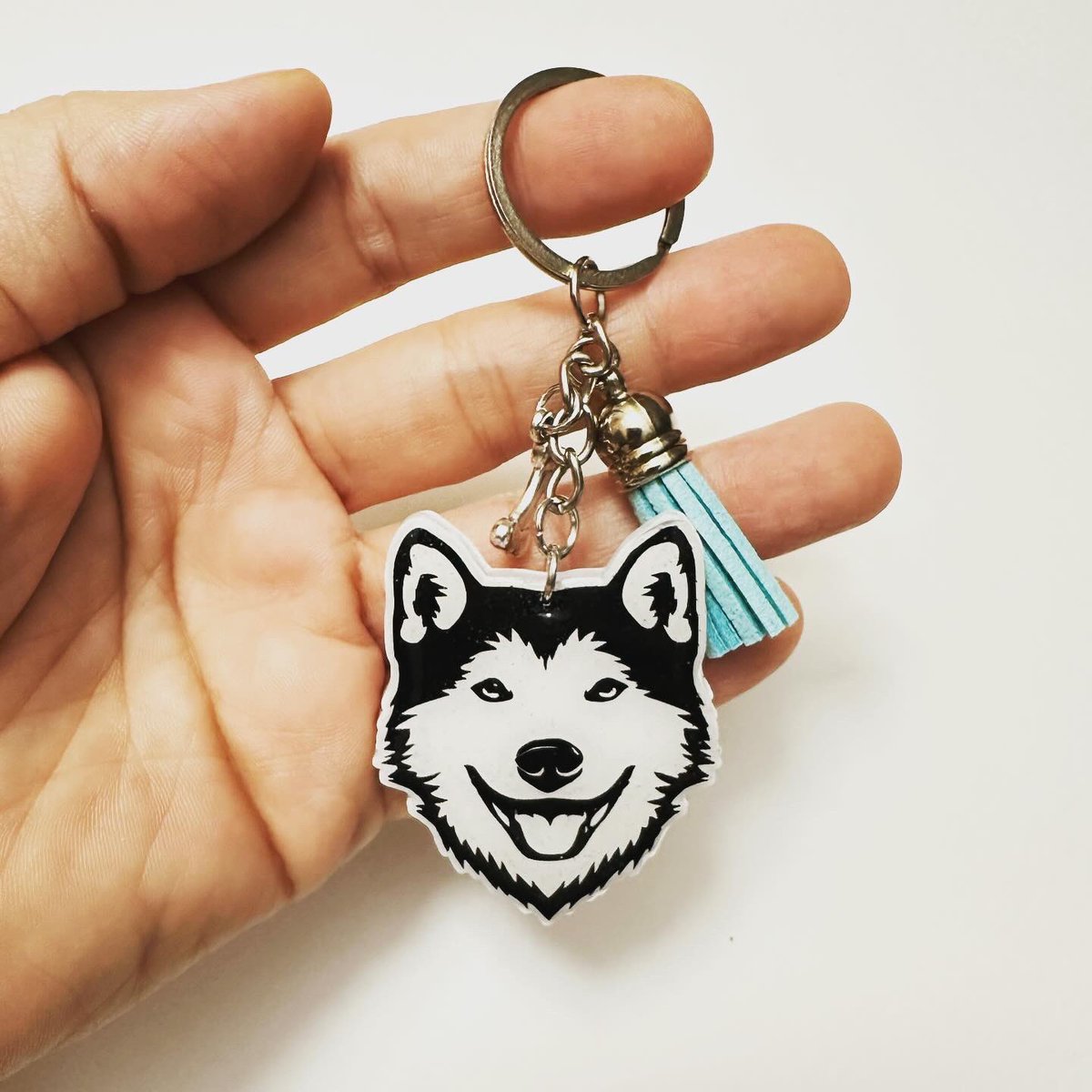IdeasonCraft's tweet photo. Llaveros | Keychains 💕 #Husky
.
.
#DogLovers #IdeasOnCraft #PetLovers #AnimalLovers #PureLove #explore #explorepage #DogMoms #DogDads #FurMom #FurMomLife #FurDad #FurDadLife #FurFamily #FurFriends  #Trending #Fy #Fyp #DogInternationalDay #PetFriendly #IdeasOnCraft✨💫 https://t.co/GWqj4GWCC0