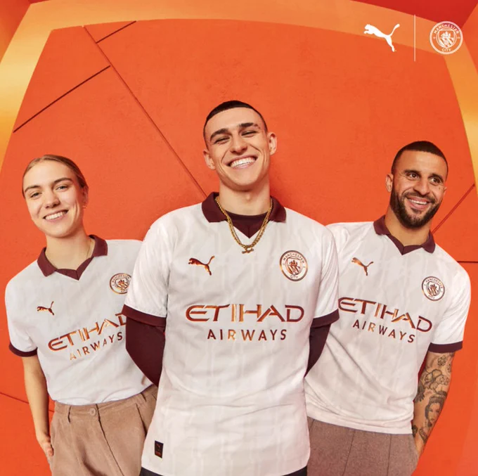 socceragent18's tweet photo. 🚨#ManCity are ahead already in their new away kit🚨

Get your #ManchesterCity away shirt for £20 off for a limited time to celebrate their start to the season! 

https://t.co/tsLEpN9N9H https://t.co/hWe5iHfRLZ