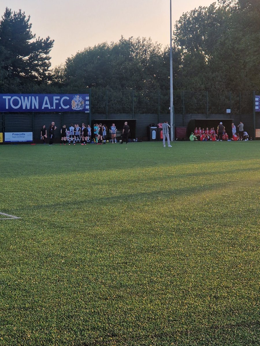 1st game for <a href="/KnowsleySaints/">🌈Knowsley St Helens Girls🌈</a> against a team from America,  enjoy girl 💙