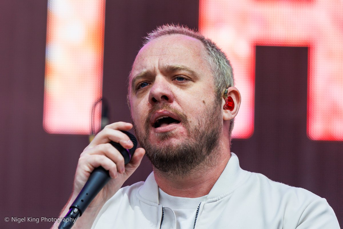 NigelKingPhotos's tweet photo. Everything Everything @e_e_  on the Main Stage at @splendourfest Day 1 in #Nottingham.

For @leftlionmagazine .

#LiveMusicPhotography #GigPhotography #musicphotography #musicphotographer #NottinghamPhotographer #Nottingham #SplendourFest  #festivals #festivalphotography https://t.co/SjATDxOmhh
