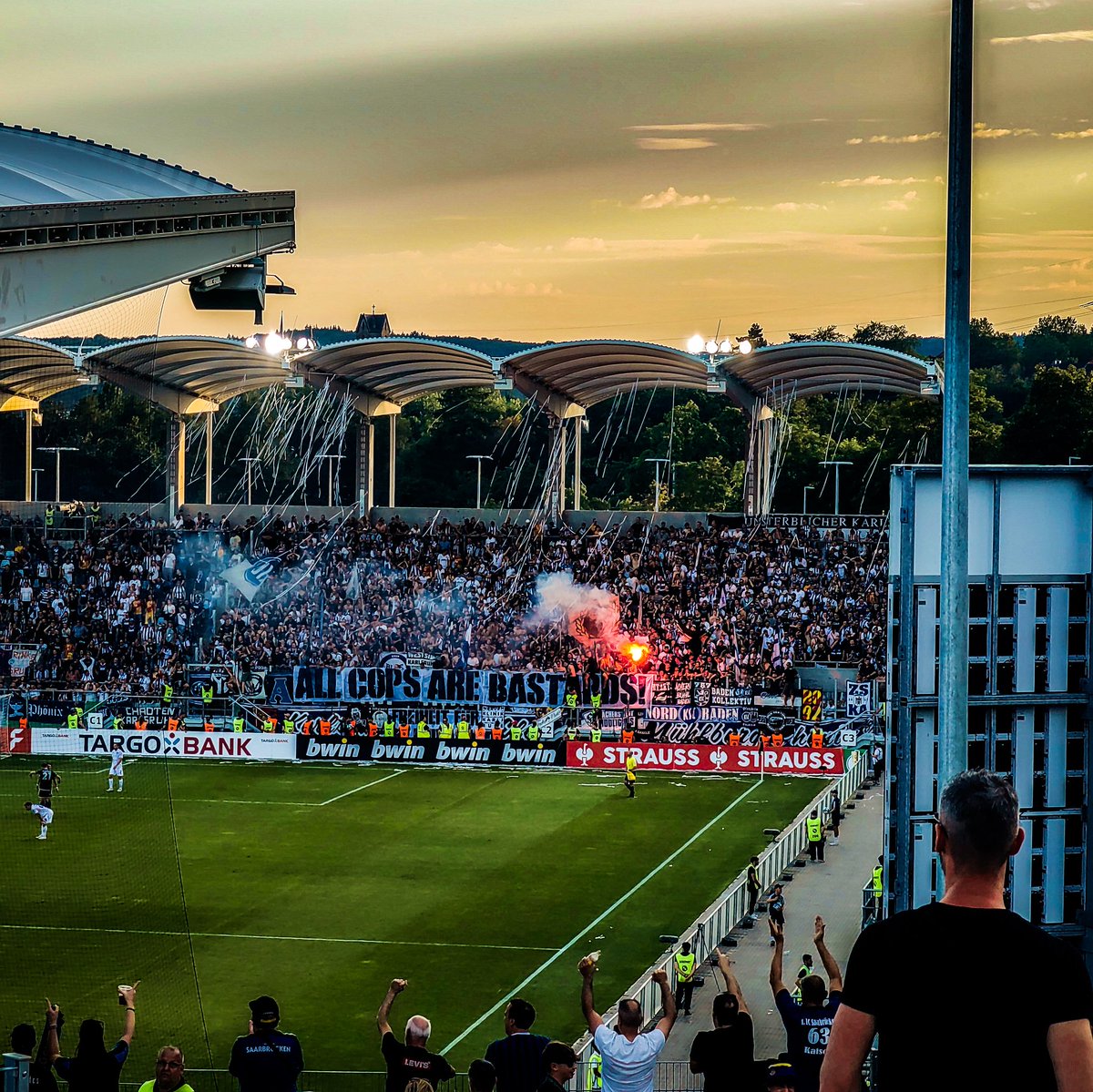DWIDS_Podcast's tweet photo. Der #DFBPokal hat begonnen. Wir waren beim 1.FC Saarbrücken gegen den #KSC. Der ausführliche Bericht folgt im Podcast. #fcsksc https://t.co/ZIEkh2lFdy