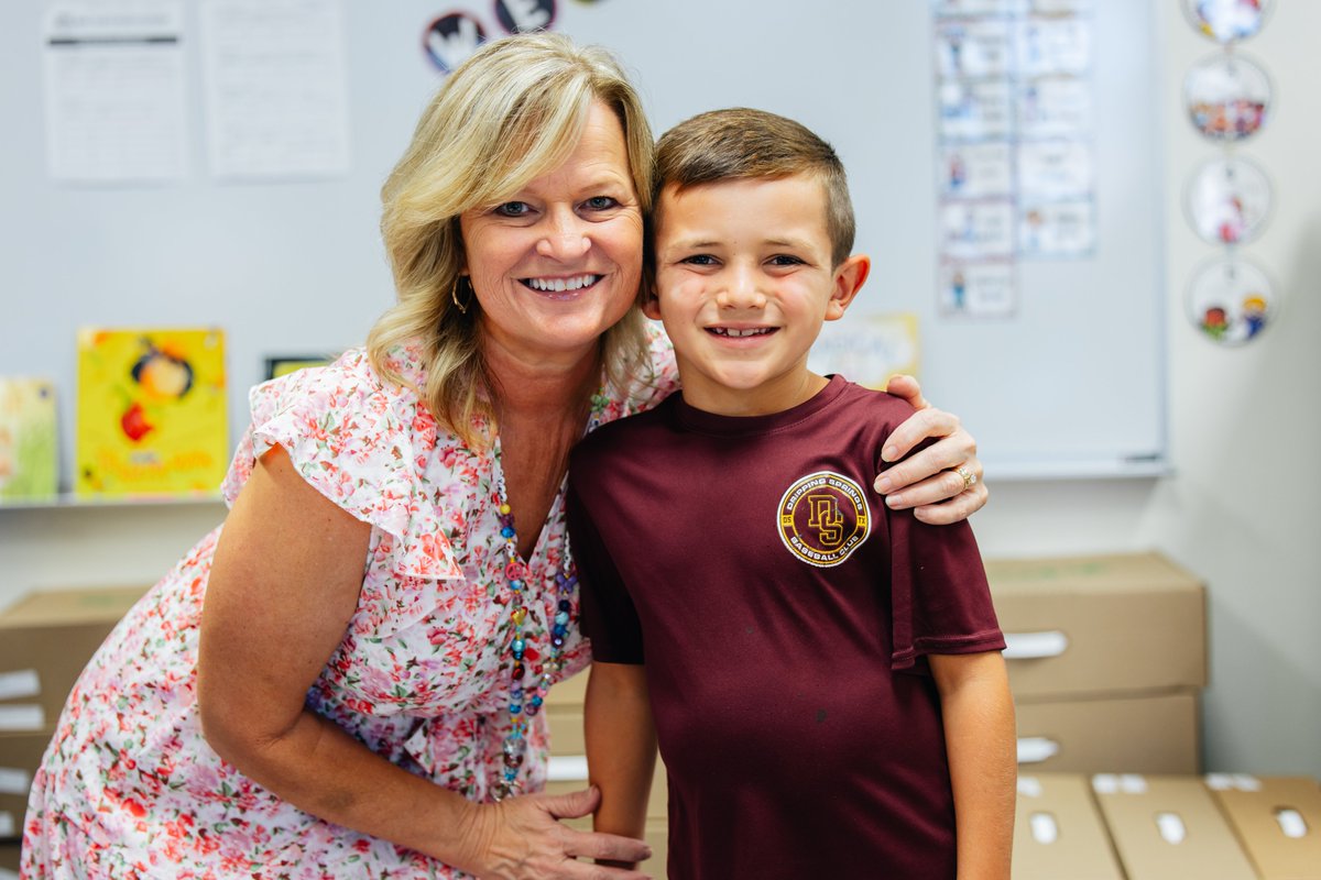 DSISD's tweet photo. 🍎MEET THE TEACHER📚

All 5 DSISD elementary schools hosted our Tigers and their families last night for Meet the Teacher and a Back-to-School Bash! All smiles and ready for the first day of school! #iamDSISD https://t.co/9gTGxs1oeP