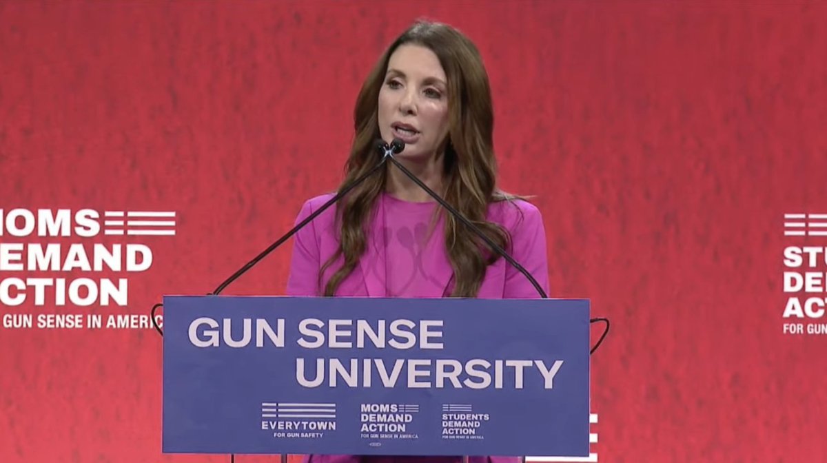 StudentsDemand's tweet photo. “There is power in showing up as a group over and over again. In the past 10 years, you’ve jammed the hallways of Congress with strollers, testified late into the night, and packed statehouses so often and for so long that our red shirts are now ubiquitous across the country.” - @ShannonRWatts on the power of @MomsDemand ❤️