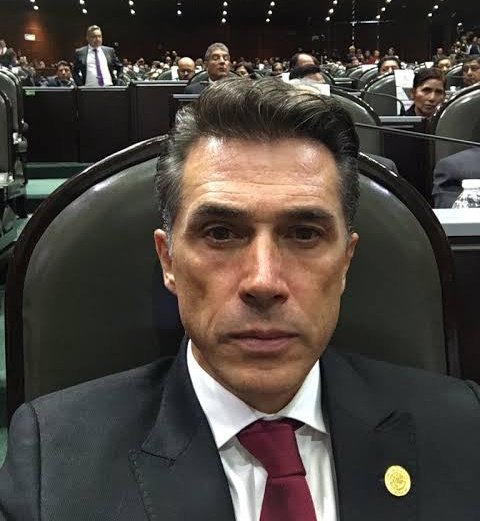 TuTiaSandra's tweet photo. 💭 ¿Votarías por #SergioMayer para un puesto político por el PARTIDO MORENA, después de su participación en #LaCasaDeLosFamososMx ?

✔️ SI VOTARÍA por MAYER
❌ JAMÁS VOTARÍA por MAYER 

#eltata #mayer #lcdlfmx #TeamInfierno #TeamCielo #LaCasaDeLosFamososMexico #WendyGuevara https://t.co/QgZiaDVta8