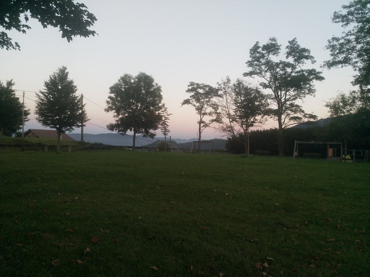lolakoa's tweet photo. Ba al da paraje hobeik afaldu eta izar uxoak ikusteko? #izaruxoak #andazarrate https://t.co/CpCp5D06Wx