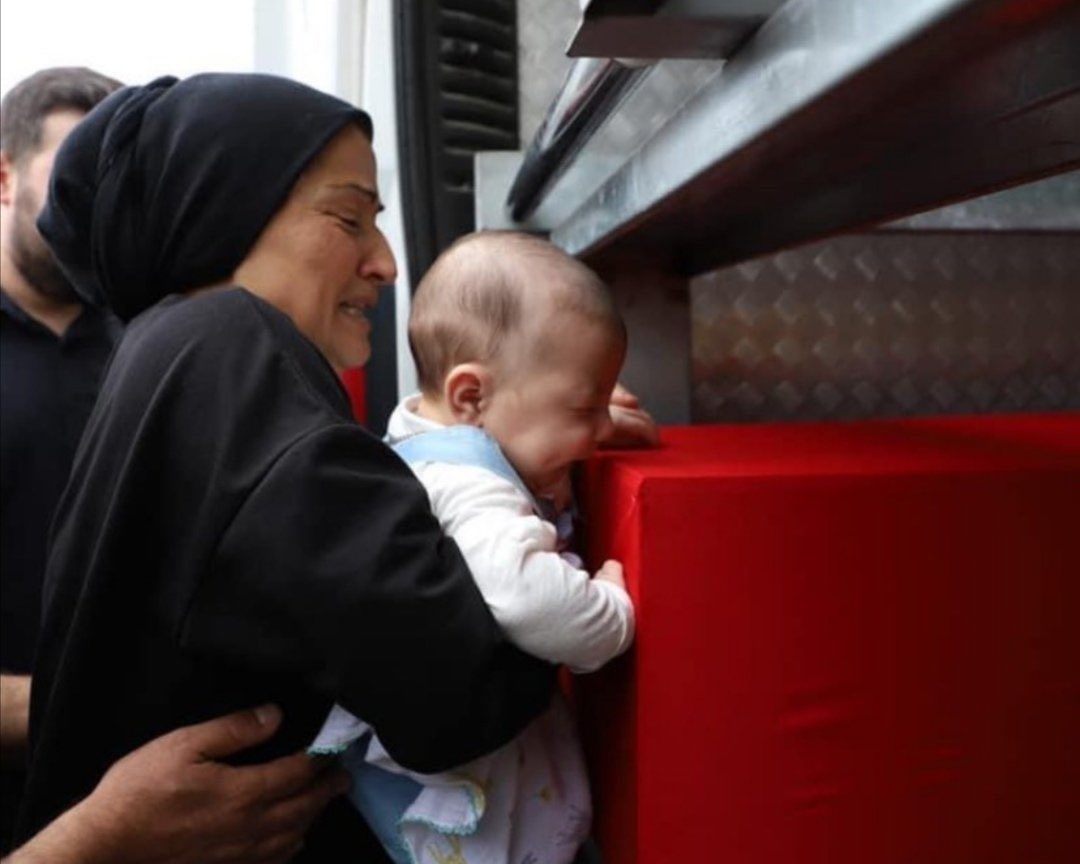 Şehit Uzman Çavuş Mustafa Sezer'in 6 aylık bebeği.

Vatan uğruna…