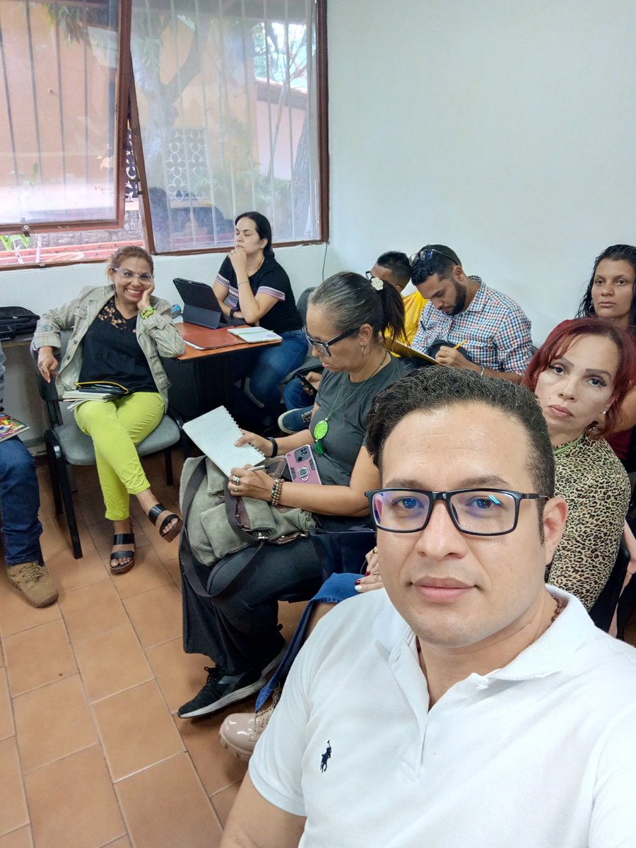 DustinValera's tweet photo. Aquí con mis compañeros de la comunidad https://t.co/uqt79x924c