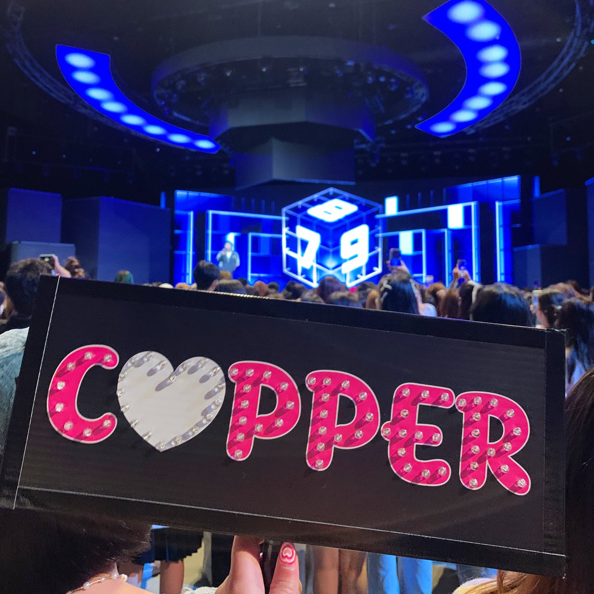 Pinkie099's tweet photo. คืนนี้ฝันดีแล้วว น้องๆทุกคนดีย์มาก ควรค่าแก่การเดบิ้วจริงๆค่ะ 💓 แล้วก็คอปเปอร์ ทำได้แล้วน้า ไอดอลหนุ่มมม 🍣 🤣 

#COPPERdechawat #789SURVIVALFINALSTAGE https://t.co/OQ2oIUZzNe