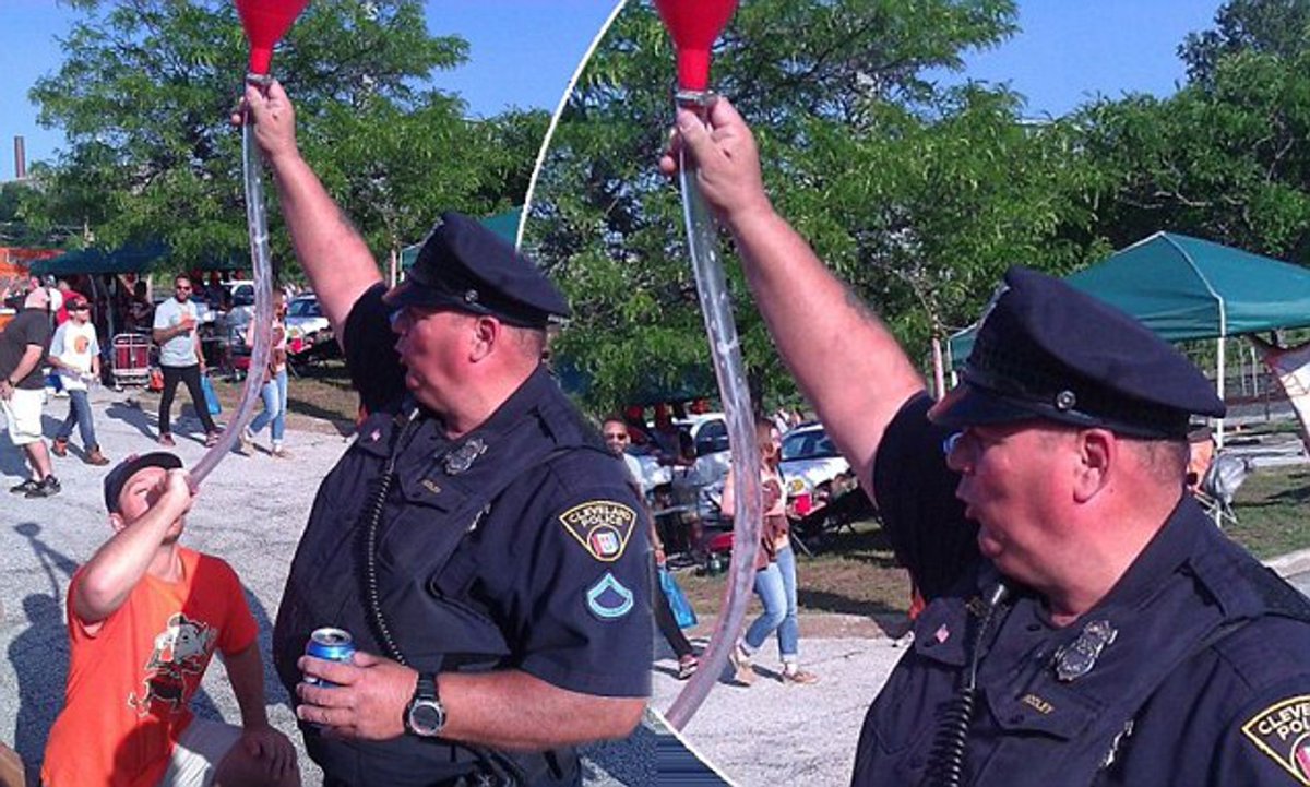 Rob_Shenanigans's tweet photo. Cleveland Police: "Annual reminder, drinking is not allowed in the muni lot before #Browns games"

Also Cleveland Police: https://t.co/cNTlLzVwzL