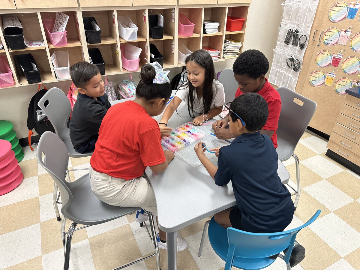 MrsJohnsonMST's tweet photo. Today, we read Our Class is a Family and did our first “family fun activity”—making friendship bracelets! They are so excited to exchange bracelets with each other. @CentralCFB @CFBISD https://t.co/nD6MWMhOXI