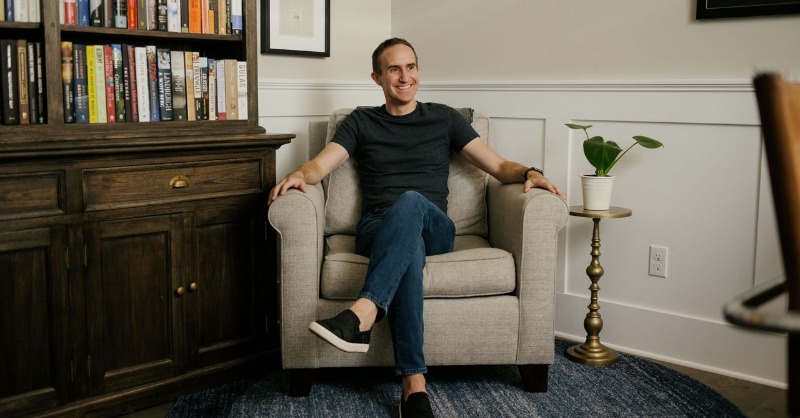 barronsonline's tweet photo. Finance writer Morgan Housel talks about the mistakes investors make, how he assesses risk, and where he puts his money.