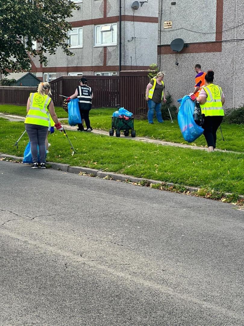 What a lovely evening for a litter pick! 15 volunteers out in the sunshine, we did a lap of Peel hall park followed by a route through Greenwood estate, 21 bags of rubbish and 2 bags of cans for recycling! Massive Thanks to all involved! #healthyneighbours #warrington