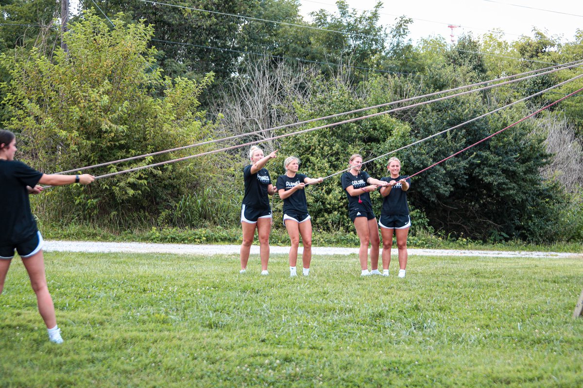 EKUVolleyball's tweet photo. Taking on the @EKU Challenge Course this afternoon.
Teamwork makes the dream work.
#RISE https://t.co/iHJYykRV4T