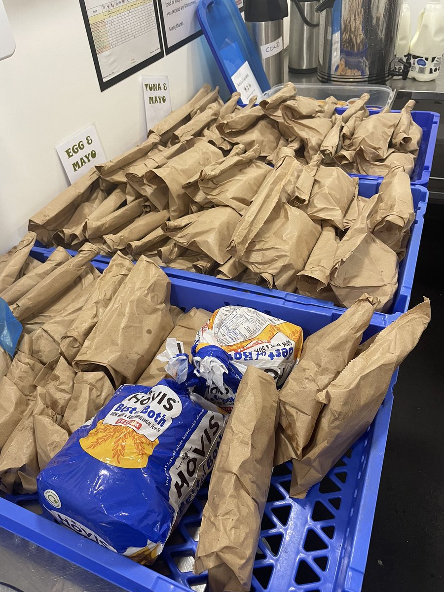 Well done Team 12 for serving some lovely curry, sandwiches, crisps, biscuits, popcorn, cakes and a selection of hot &amp; cold drinks!! Clients were really appreciative this evening ❤️
#morethanjustsoup