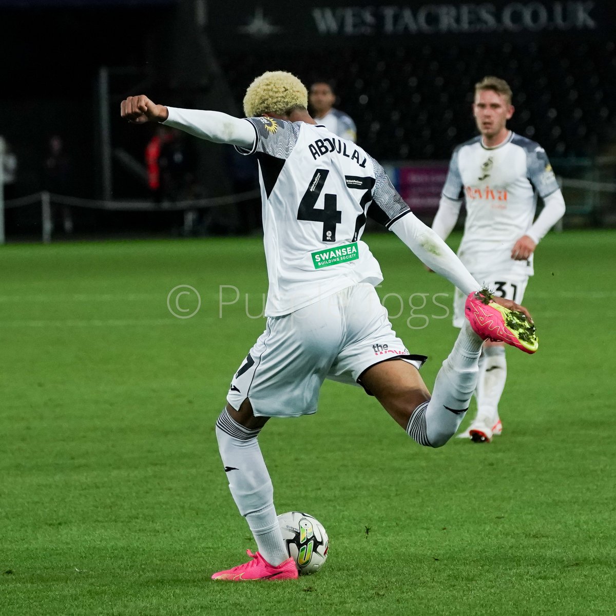 purpletogs's tweet photo. Giant flags were looking great at the https://t.co/wmiNO9vmc2 stadium this week. Swans v Northampton 3-0 win.  @PlanetSwans @onlyswanss More photos on purple.togs on instagram https://t.co/gAQkFKuCKV