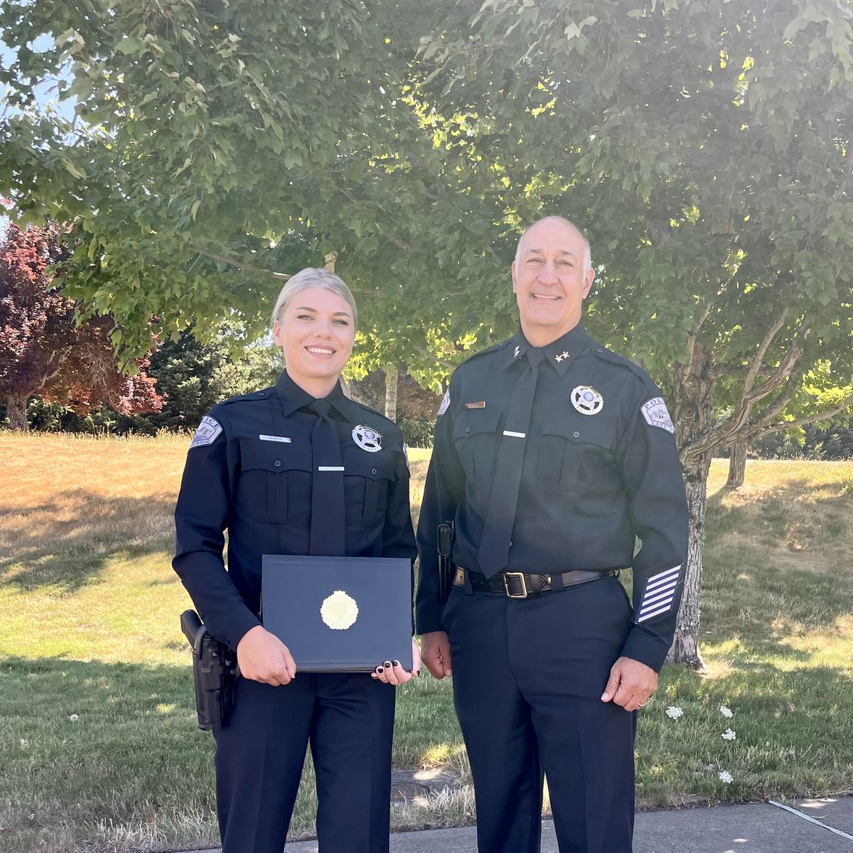 LOPolice's tweet image. Congratulations to Officer Eryn Berry, who graduated from the basic police academy today! We're excited to have her back where she will continue her training. Read more here: tinyurl.com/yeumz83c #AcademyGraduation #DPSST