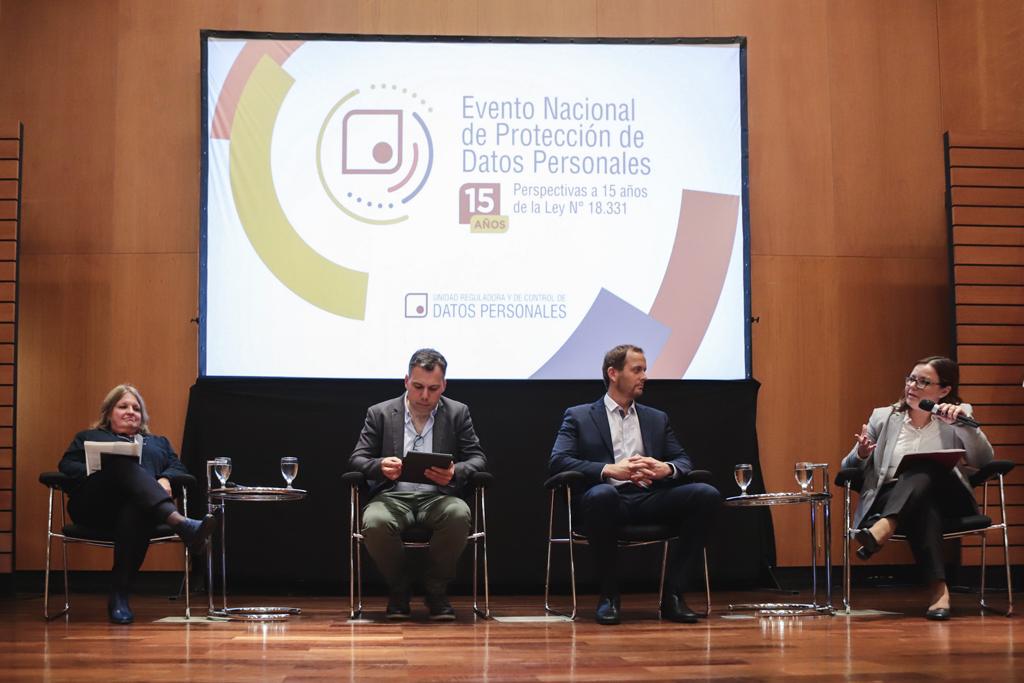 agesic's tweet photo. @dsgarcia, CEO de @IDATHAuy; @CutriPesce, socio de @ferrere; y @TZLu, integrante del Consejo Consultivo de la URCDP, exponen sobre perspectivas y desafíos de los próximos 15 años para la protección de #DatosPersonales.

📹Seguinos en vivo: https://t.co/hnZ1DuIt18
#EventoURCDP https://t.co/is6ur9Xtg3
