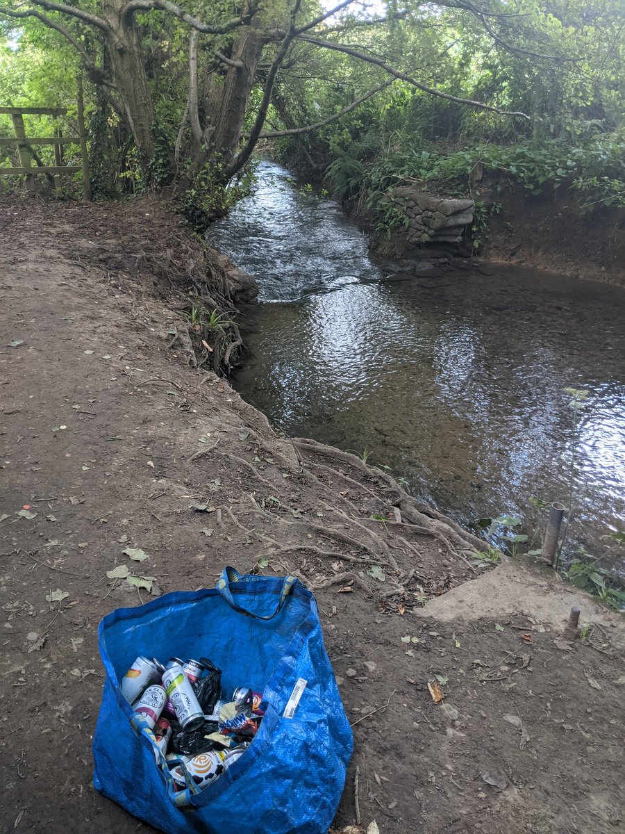 EricTorrington's tweet photo. Only went out to pick up two of our Ukrainian girls from the railway station. Just had to come home with 358 #litter items from an old railway cutting, #Drycott industrial estate & roads. @CamParish @TruckersUp @KeepBritainTidy https://t.co/OZwr3YeMla