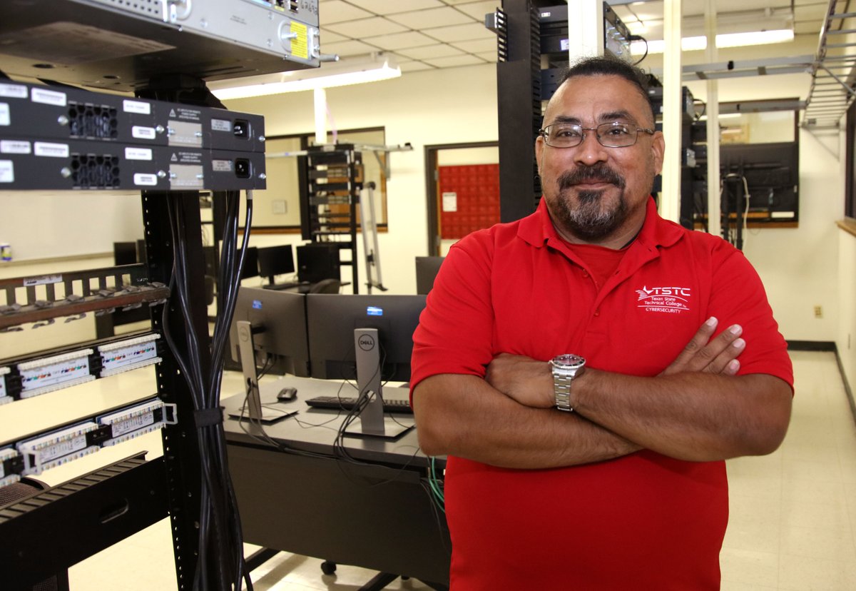 TSTCHarlingen's tweet photo. 🌐💻 U.S. Army veteran David Murillo worked under contract as a security guard with the Department of Homeland Security for nearly two decades. Now he is studying for an Associate of Applied Science degree in Cybersecurity at TSTC. ➡️ https://t.co/7DeGENcgBR https://t.co/hxXe6r1wWg