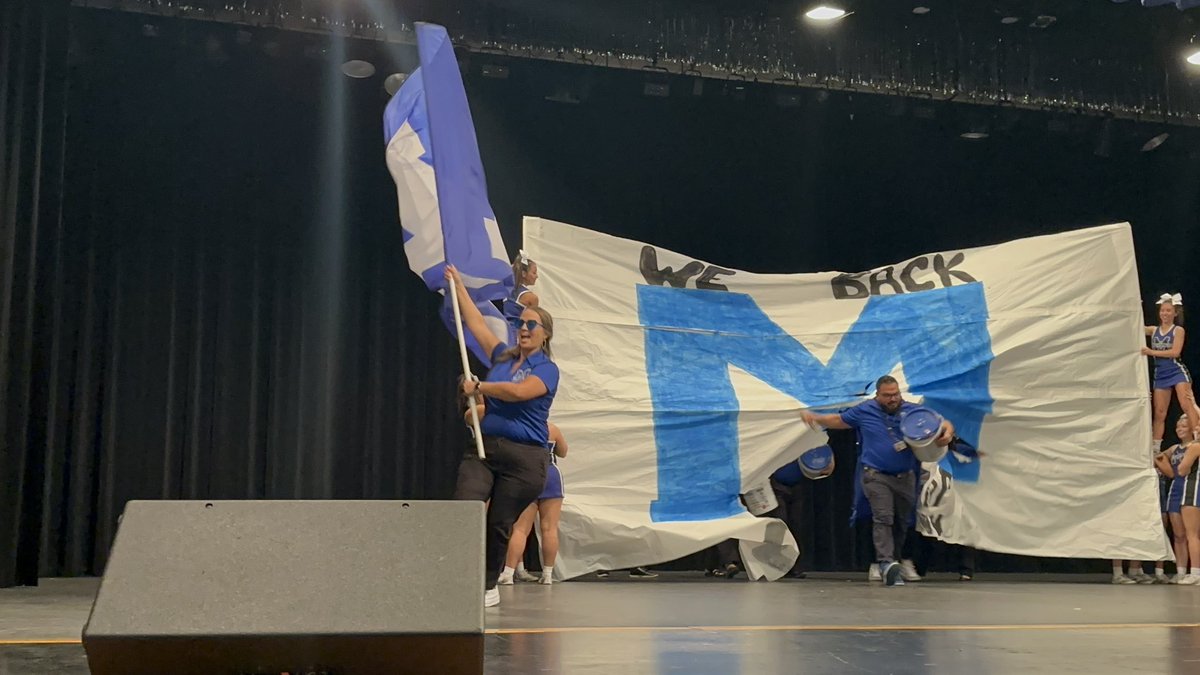 The MacArthur cluster principals brought the energy as well! I don’t know if I could’ve run with these flags 😆, but they made it look easy and raised the level of energy in the auditorium. I can tell they’re ready for a great year, too! @NEISD @amyreasonscopes